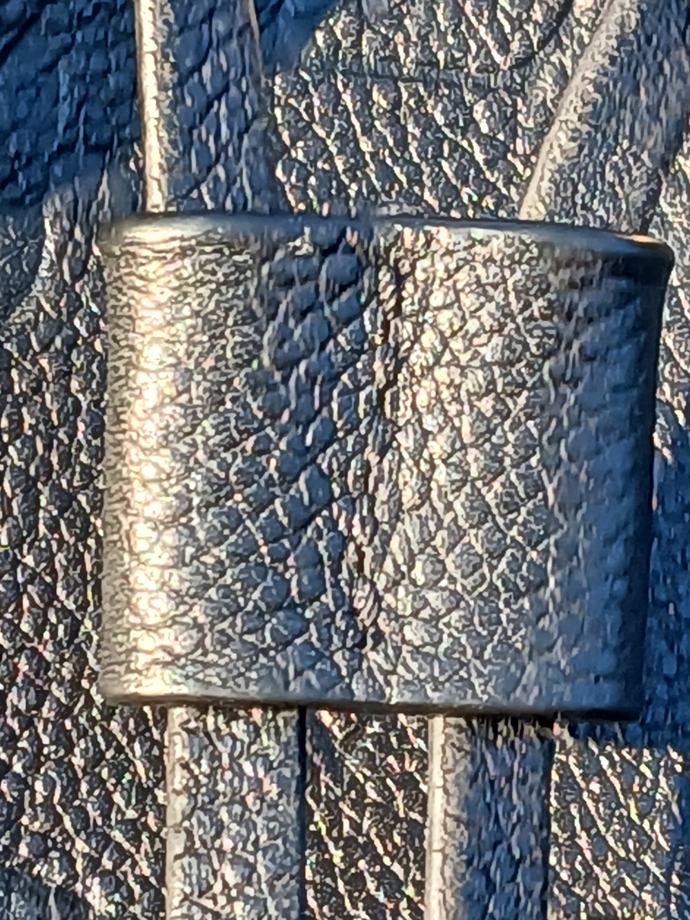 Louis Vuitton NeoNoe MM Black Empreinte Leather – Authentic – Repair Needed - Picture 3 of 16